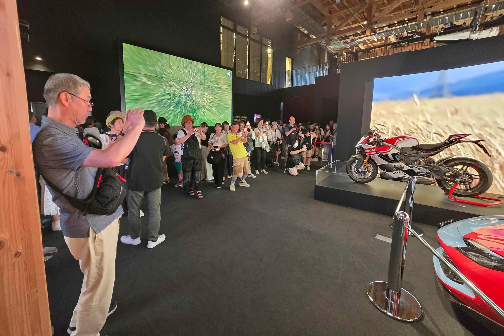 Ducati exhibe su Panigale V4 Tricolore el Pabellón de Italia con motivo de la Expo de Osaka 2025