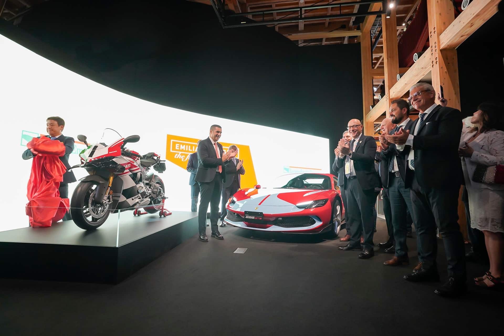 Ducati exhibe su Panigale V4 Tricolore el Pabellón de Italia con motivo de la Expo de Osaka 2025