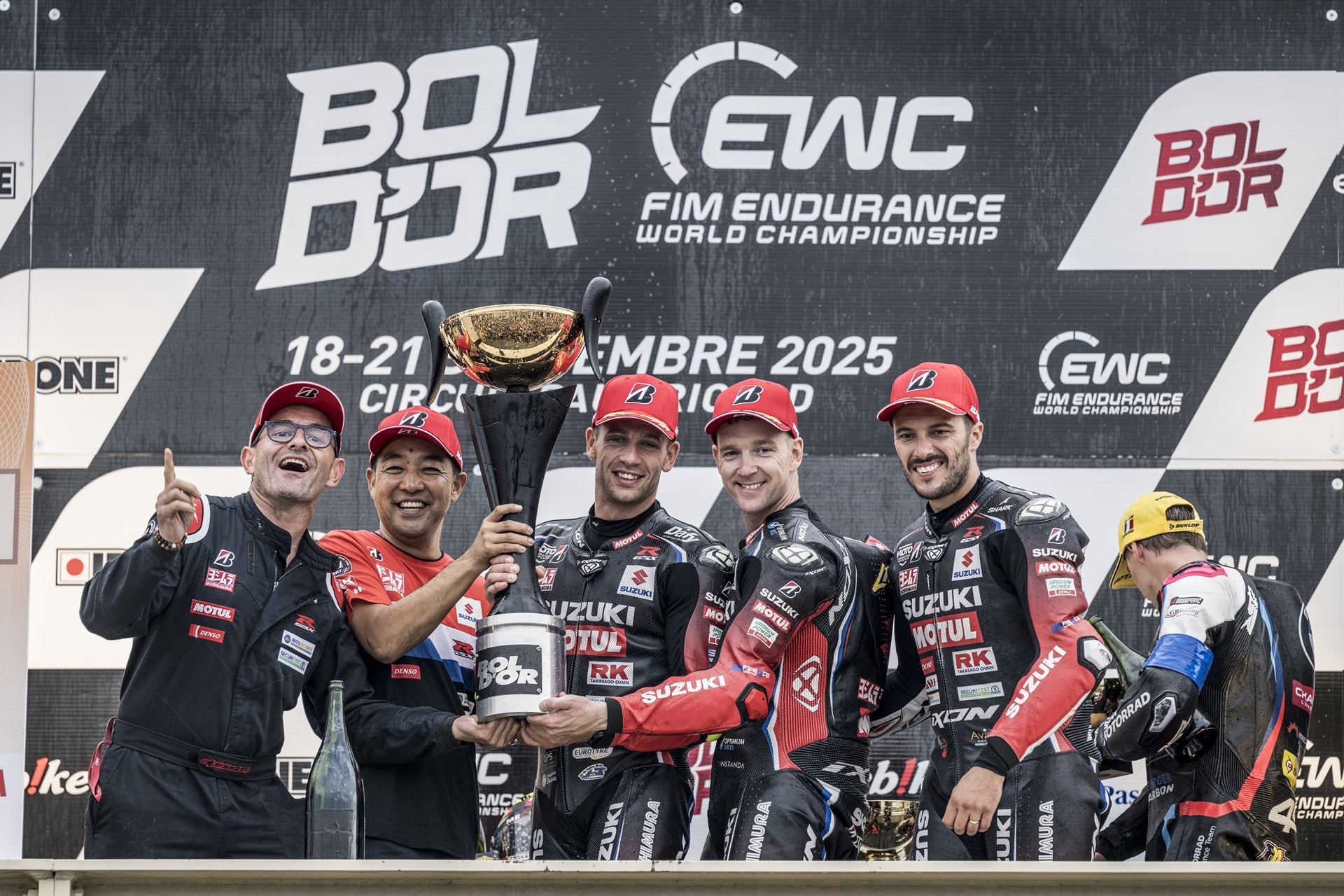 El Yamalube YART Yamaha, patrocinado por Bridgestone, logra alzarse con el título mundial EWC 2025