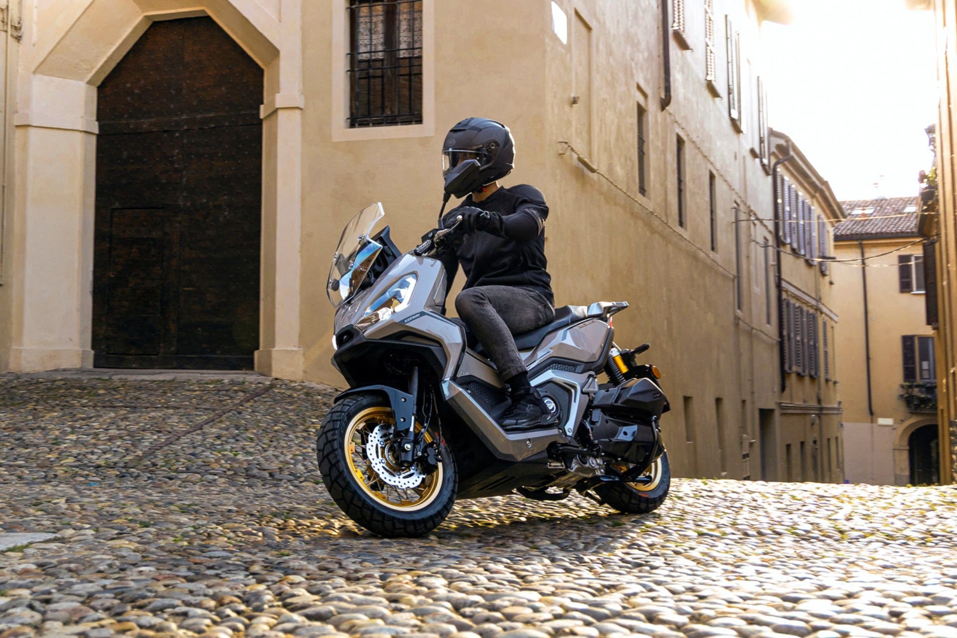 Los mejores scooter crossover 125 en 2025