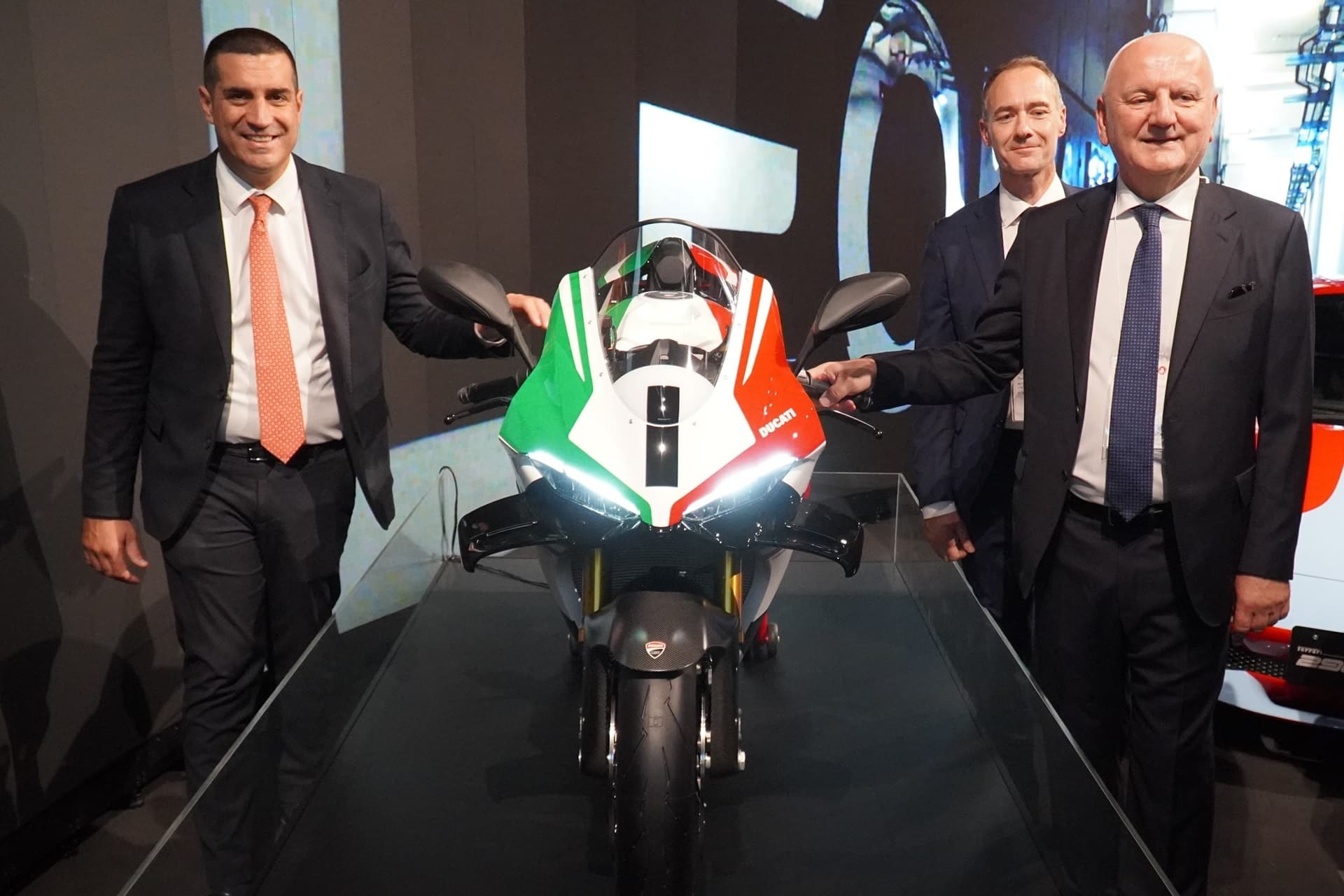 Ducati exhibe su Panigale V4 Tricolore el Pabellón de Italia con motivo de la Expo de Osaka 2025