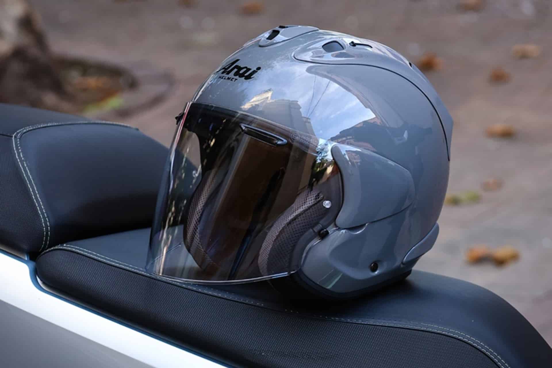 Arai presenta su actualizado casco SZ-R EVO respaldado por 40 años de evolución