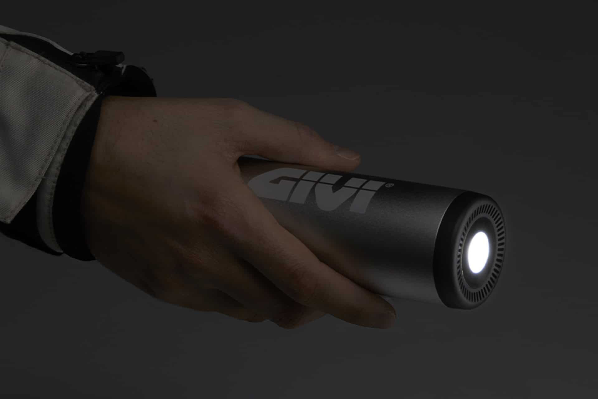 Nuevo compresor recargable GIVI S502: Un fiel compañero en nuestras salidas moteras