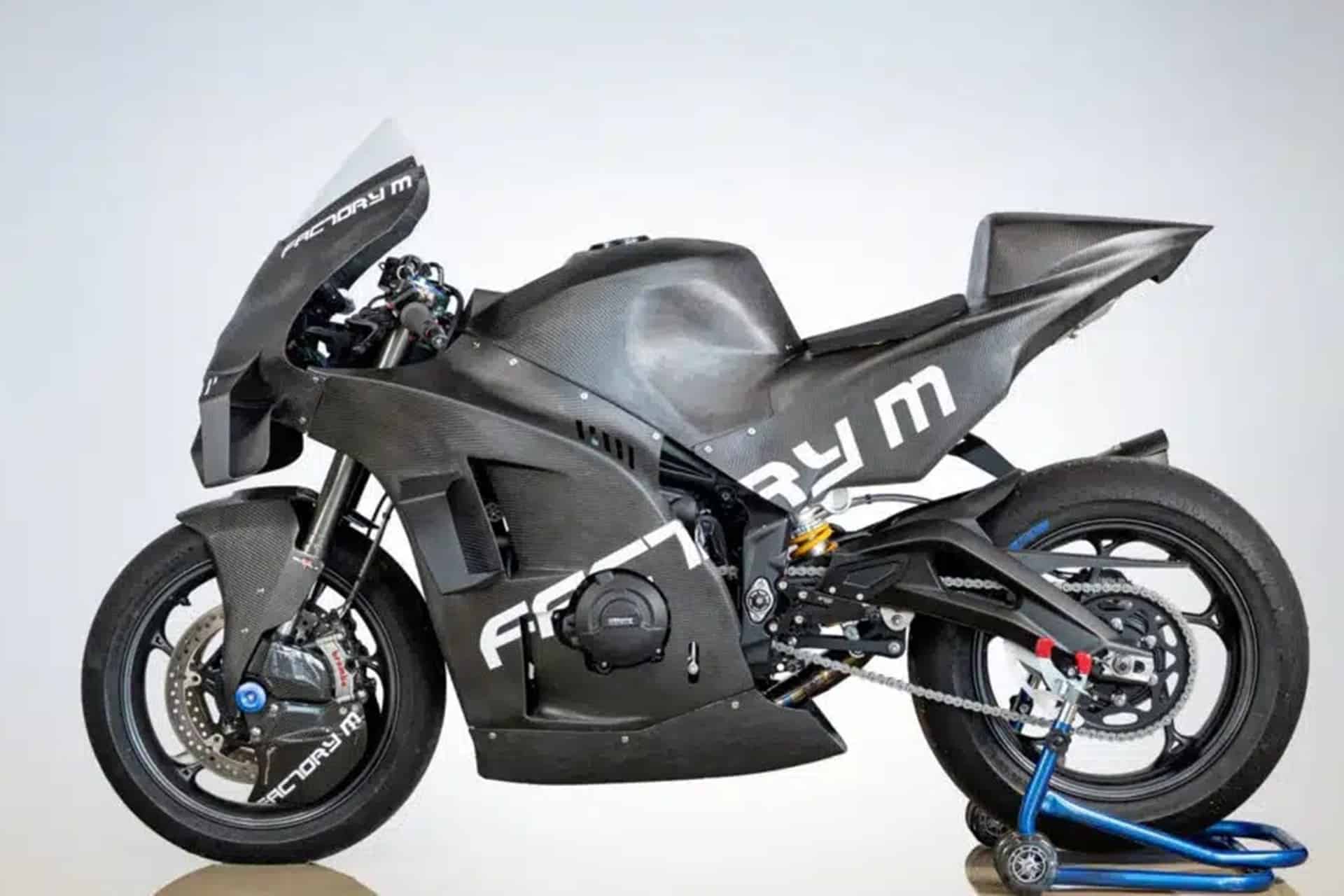 Mucho carbono y un logrado look MotoGP en esta increíble preparación sobre una Street Triple 765 RS