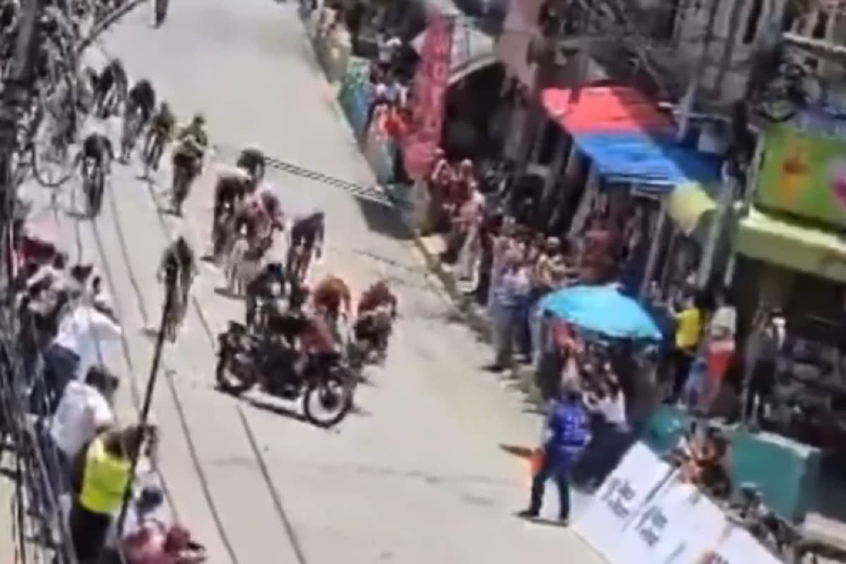 Grave accidente en la Vuelta a Venezuela 2025 fruto de la imprudencia de un policía motorizado