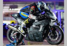Mucho carbono y un logrado look MotoGP en esta increíble preparación sobre una Street Triple 765 RS