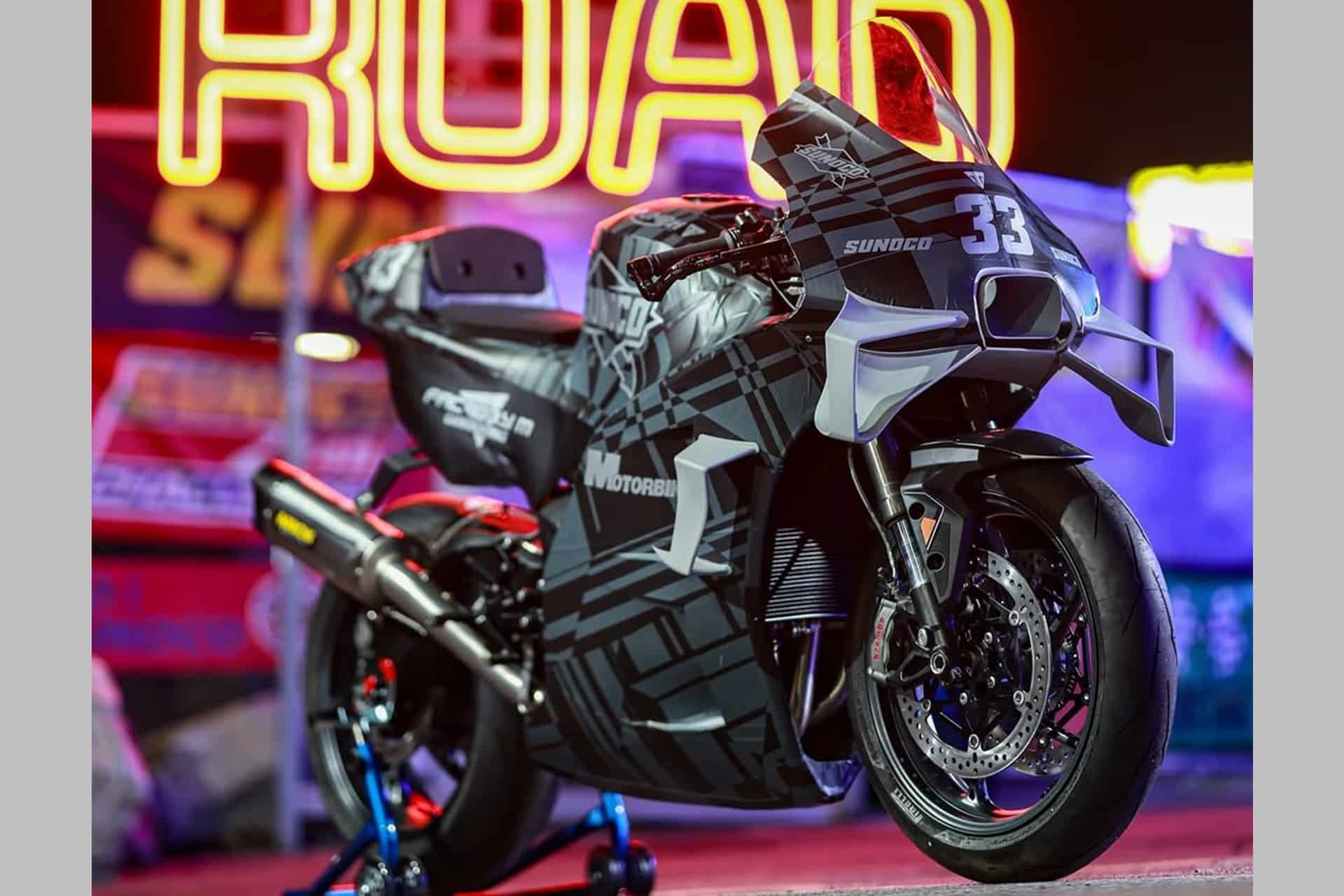 Mucho carbono y un logrado look MotoGP en esta increíble preparación sobre una Street Triple 765 RS