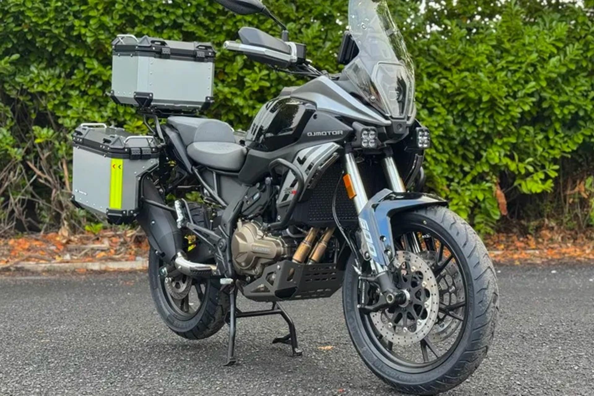 Nueva QJMotor SRT 600 S: Ahora también en versión touring con llantas de aleación de 17”