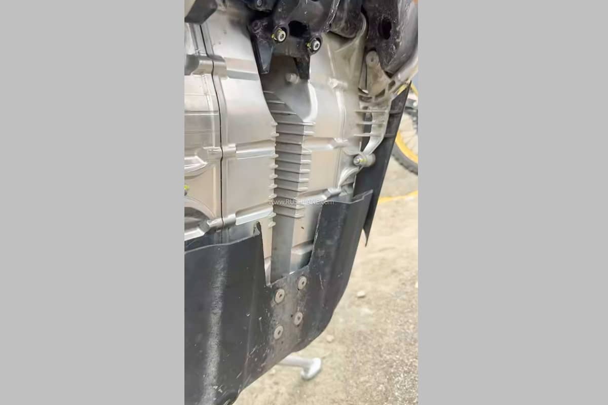 Avistada nueva Royal Enfield Himalayan Electric “en pleno repostaje”