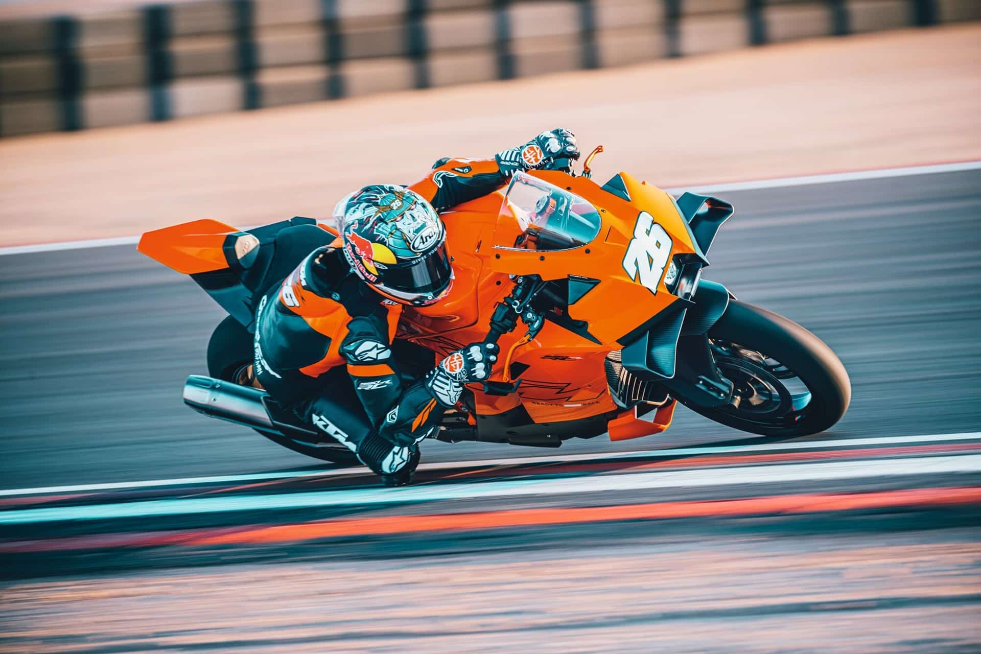 Nueva 990 RC R 2026: La nueva KTM de referencia en el segmento deportivo