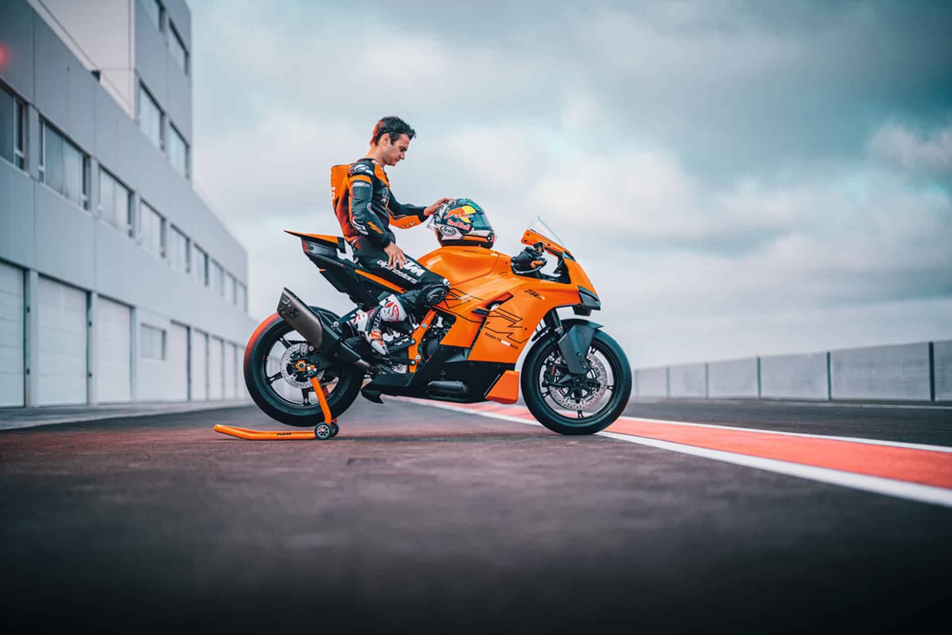 Nueva 990 RC R 2026: La nueva KTM de referencia en el segmento deportivo