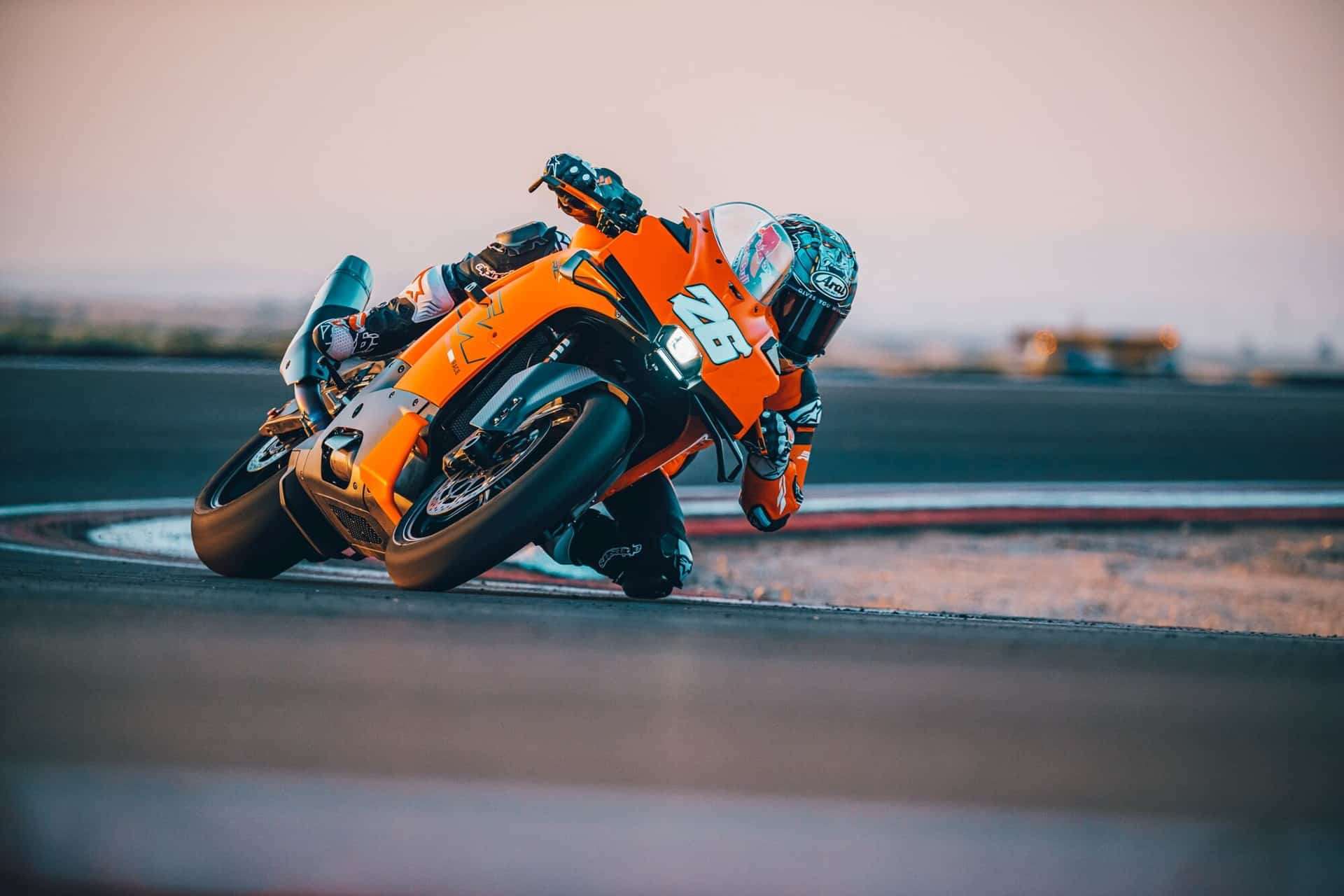 Nueva 990 RC R 2026: La nueva KTM de referencia en el segmento deportivo
