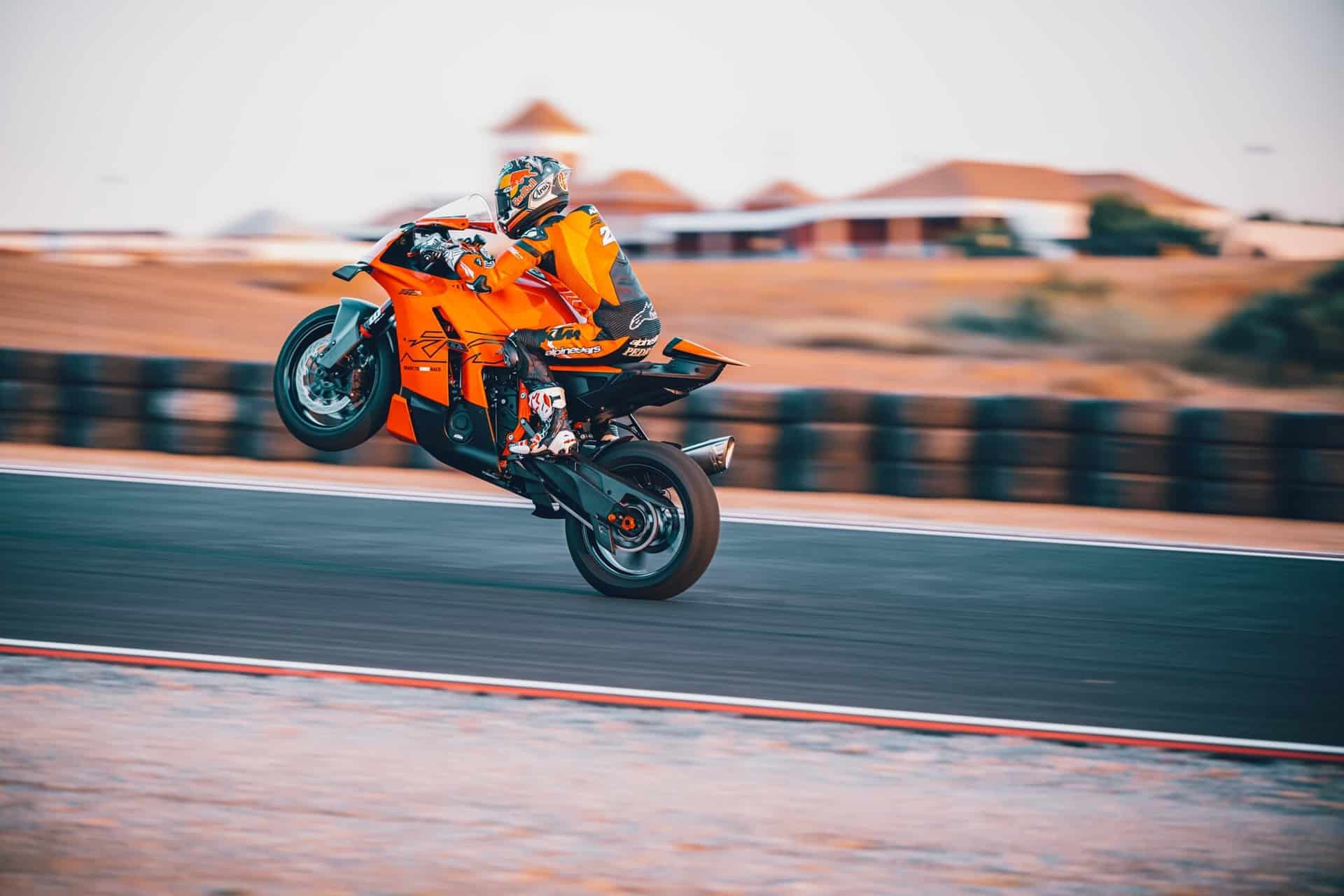 Nueva 990 RC R 2026: La nueva KTM de referencia en el segmento deportivo