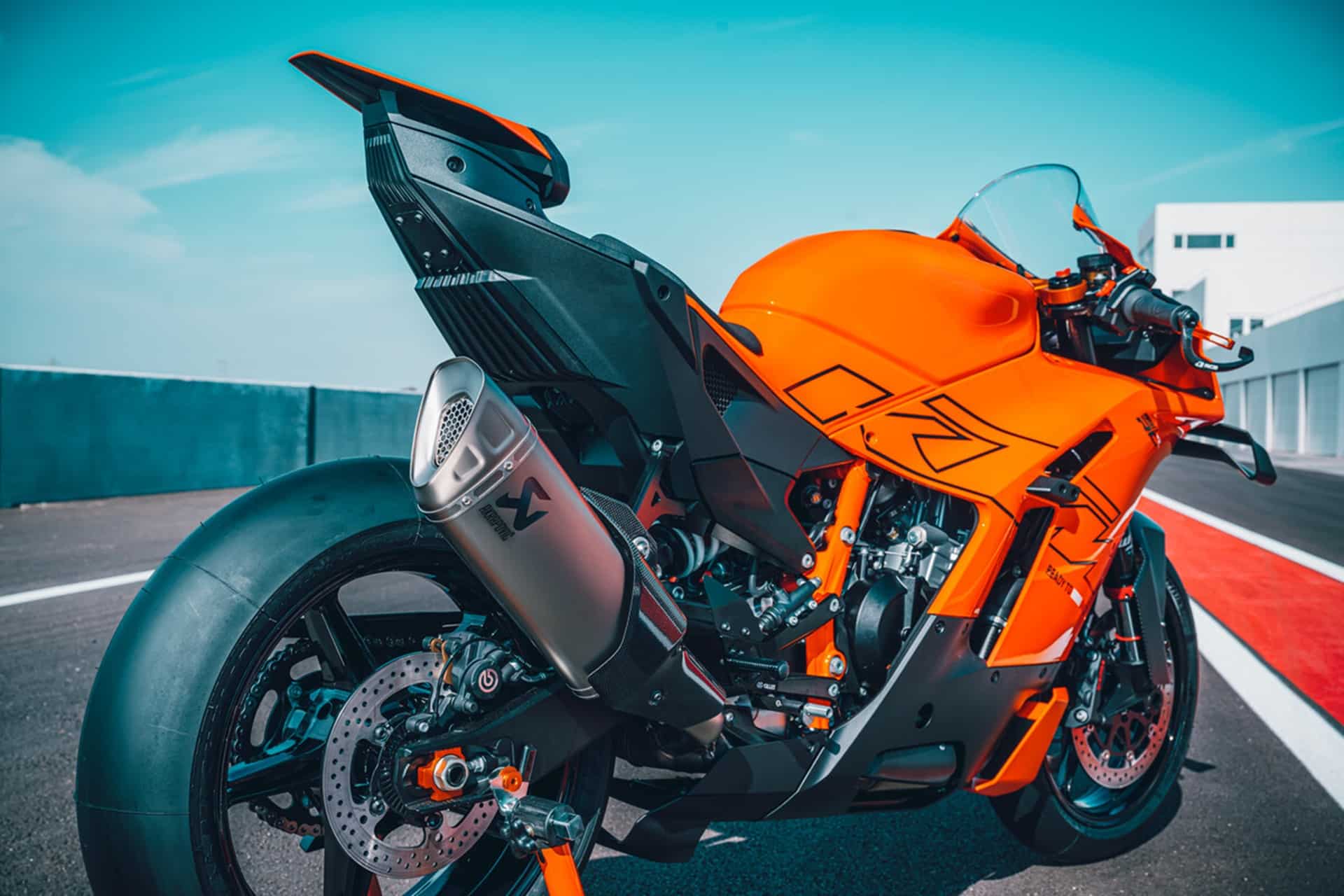 Nueva 990 RC R 2026: La nueva KTM de referencia en el segmento deportivo