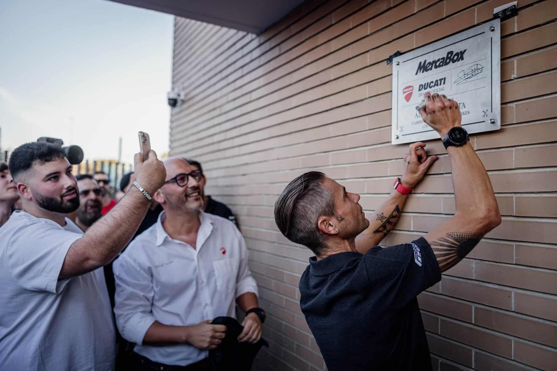 Ducati, con la asistencia de Álvaro Bautista, inaugura nuevo concesionario oficial en Jerez