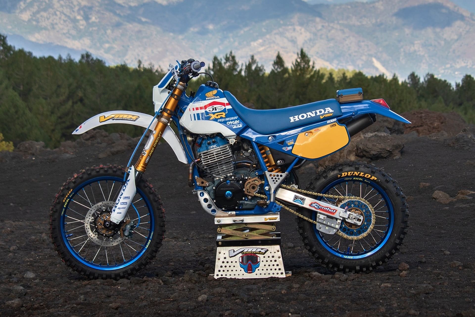 Honda XR600R Enduro by VMX Restomod