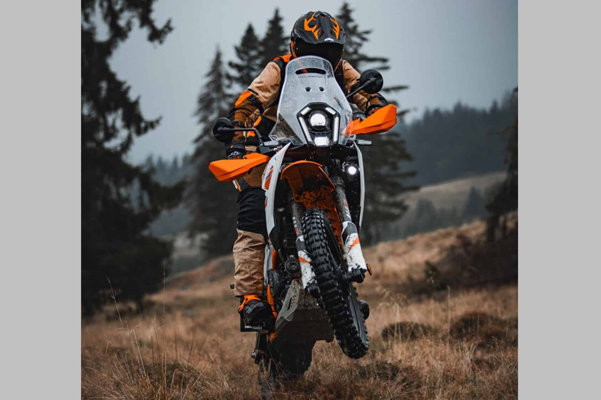 Ya disponible la nueva gama de componentes WP PRO 2025 para las 390/125 Enduro R y 390 Adventure R de KTM