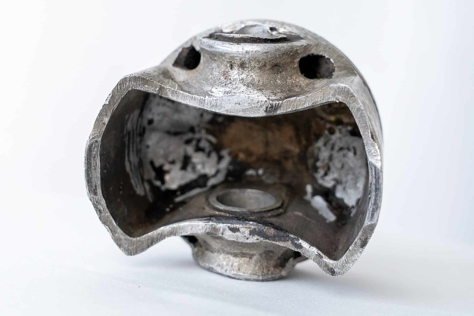 Un pistón fabricado por Burt Munro ayudará a financiar la temporada de Moto3 de un joven piloto neozelandés