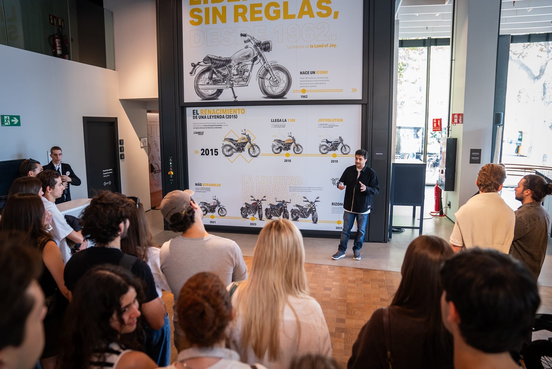 Ducati Scrambler celebra su 10º aniversario combinando diseño, cultura y espíritu motociclista