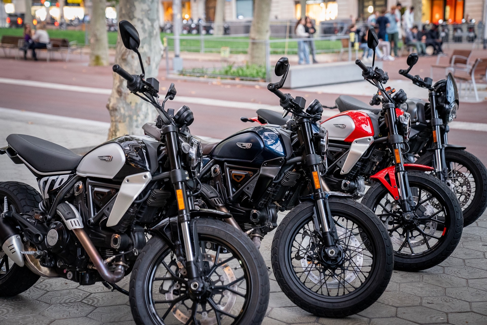 Ducati Scrambler celebra su 10º aniversario combinando diseño, cultura y espíritu motociclista