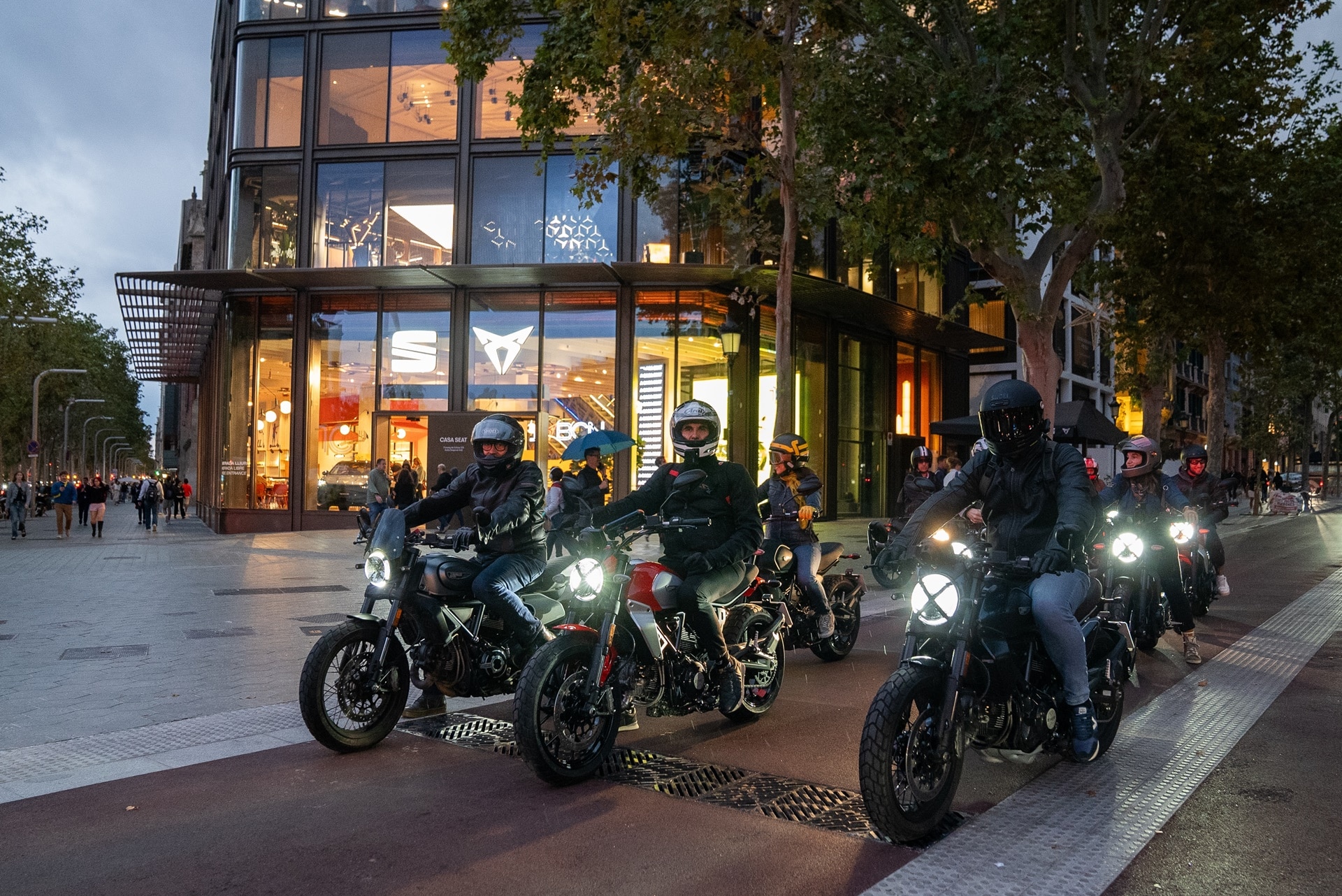 Ducati Scrambler celebra su 10º aniversario combinando diseño, cultura y espíritu motociclista