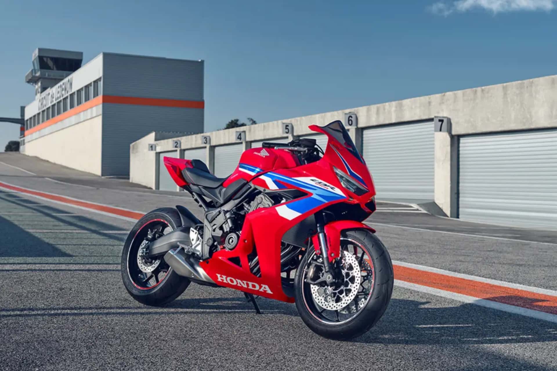 Todas las motos automáticas para el carné A2 que puedes comprar en 2025