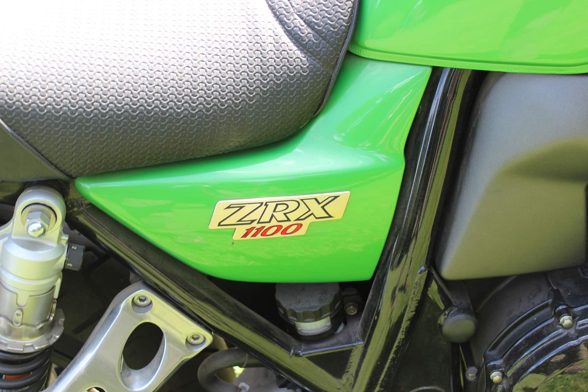 Motos de ensueño a la venta: Kawasaki ZRX1100 de 1999 “nueva de paquete”