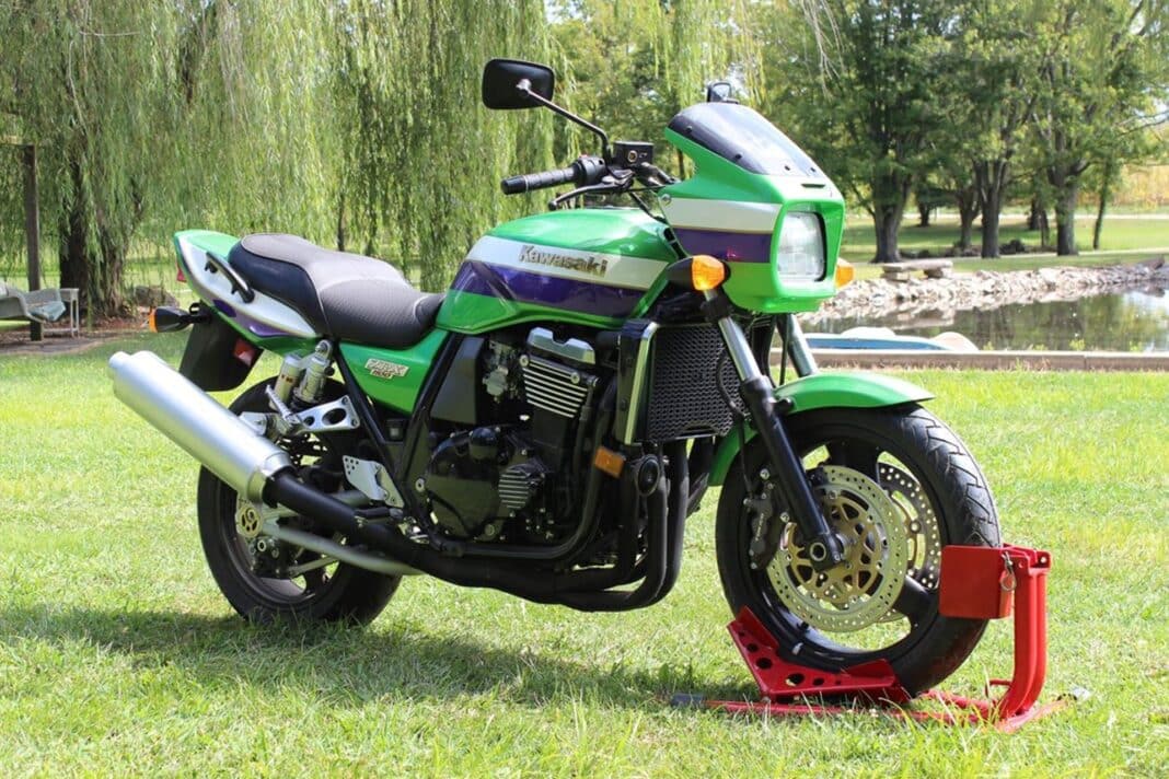 Motos de ensueño a la venta: Kawasaki ZRX1100 de 1999 “nueva de paquete”