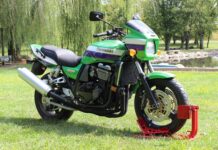 Ha aparecido una Kawasaki ZRX1100 nueva tras 25 años guardada. Y