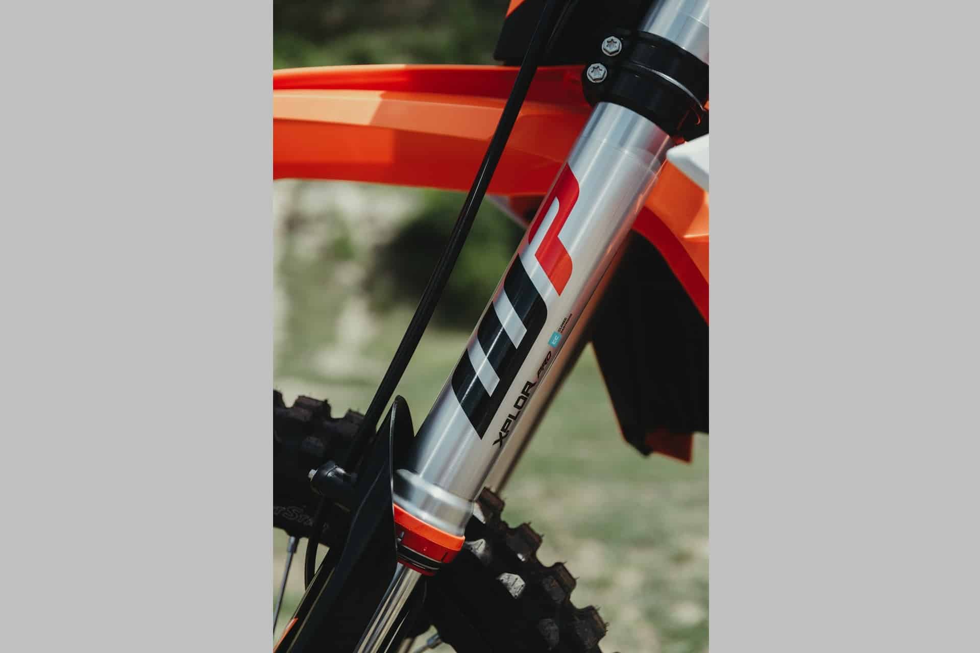 Ya disponible la nueva gama de componentes WP PRO 2025 para las 390/125 Enduro R y 390 Adventure R de KTM