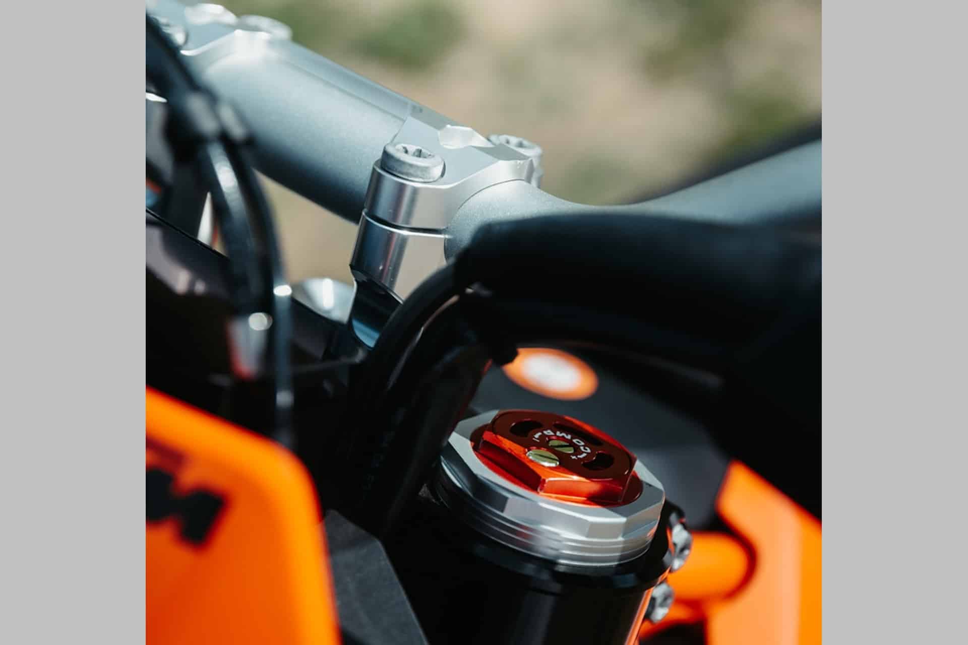 Ya disponible la nueva gama de componentes WP PRO 2025 para las 390/125 Enduro R y 390 Adventure R de KTM