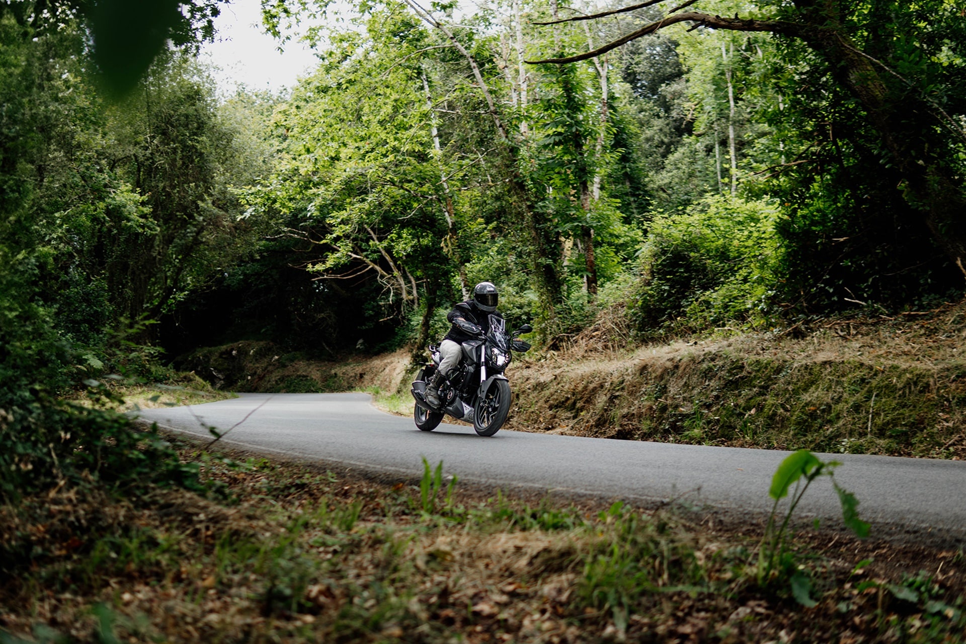 Bajaj Dominar 400: Una polivalente opción para iniciarse en el carnet A2