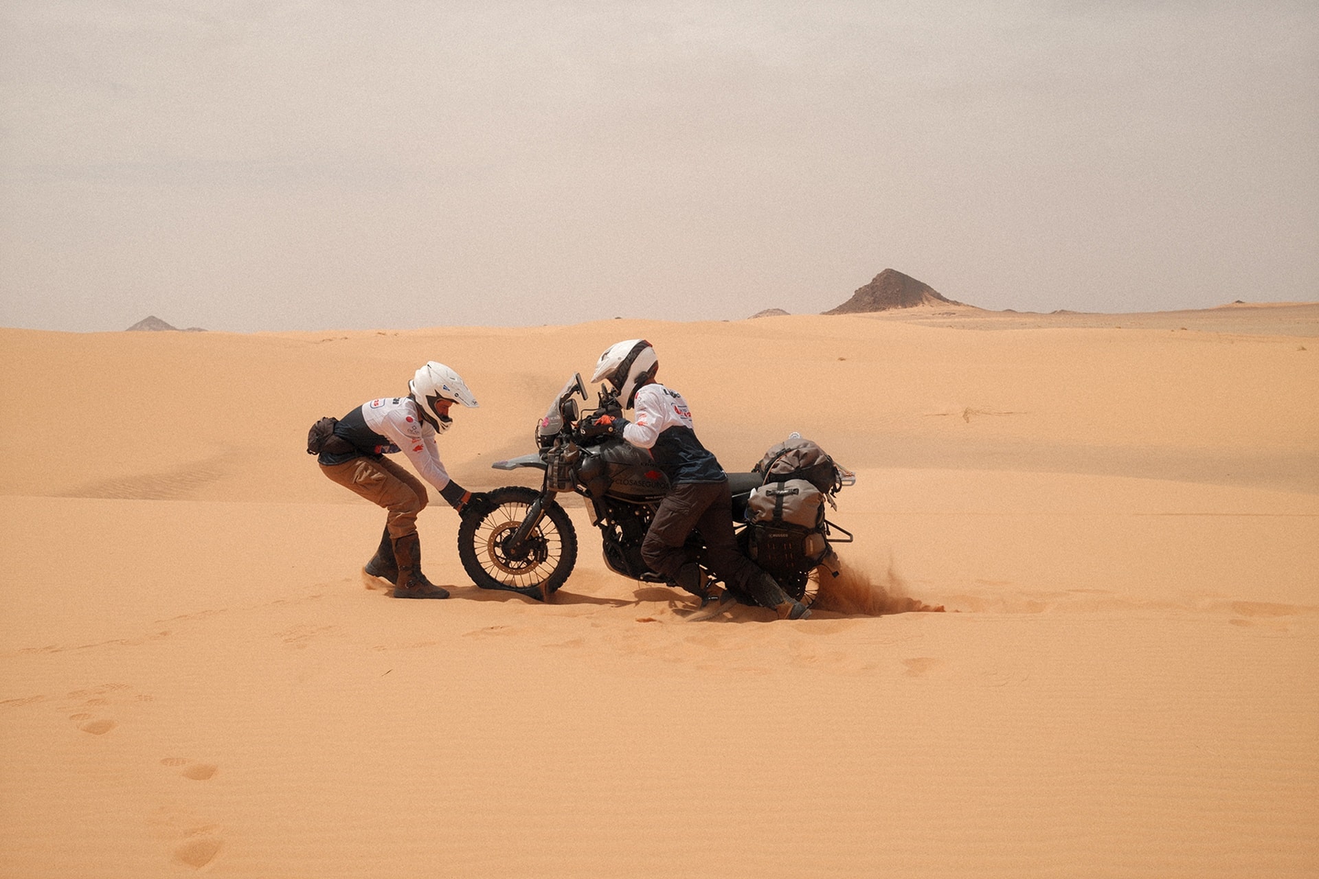 Down To Africa: Una aventura de más de 20.000 kilómetros en moto en 100 días