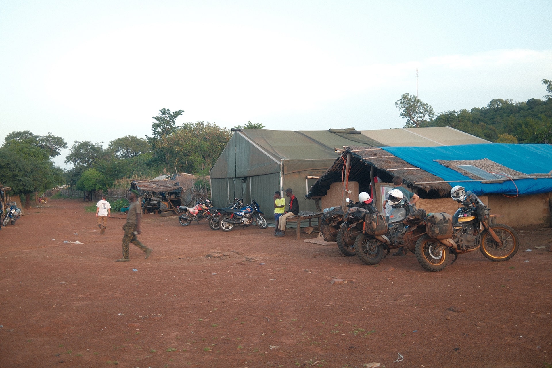Down To Africa: Una aventura de más de 20.000 kilómetros en moto en 100 días