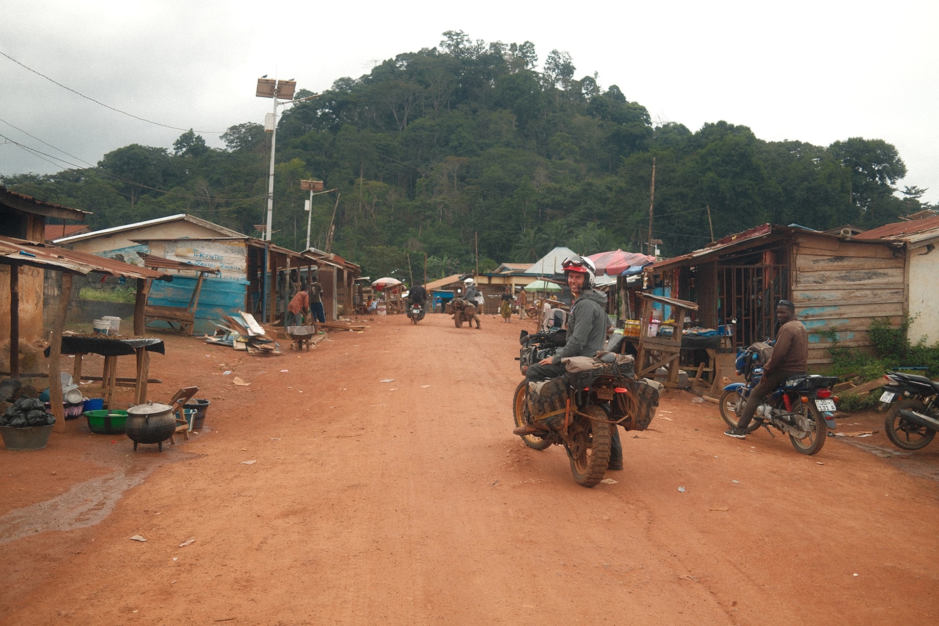 Down To Africa: Una aventura de más de 20.000 kilómetros en moto en 100 días