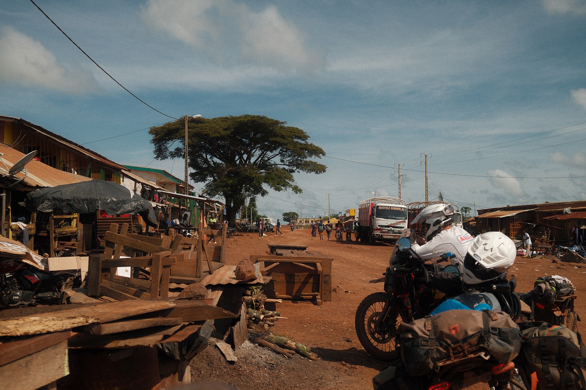 Down To Africa: Una aventura de más de 20.000 kilómetros en moto en 100 días