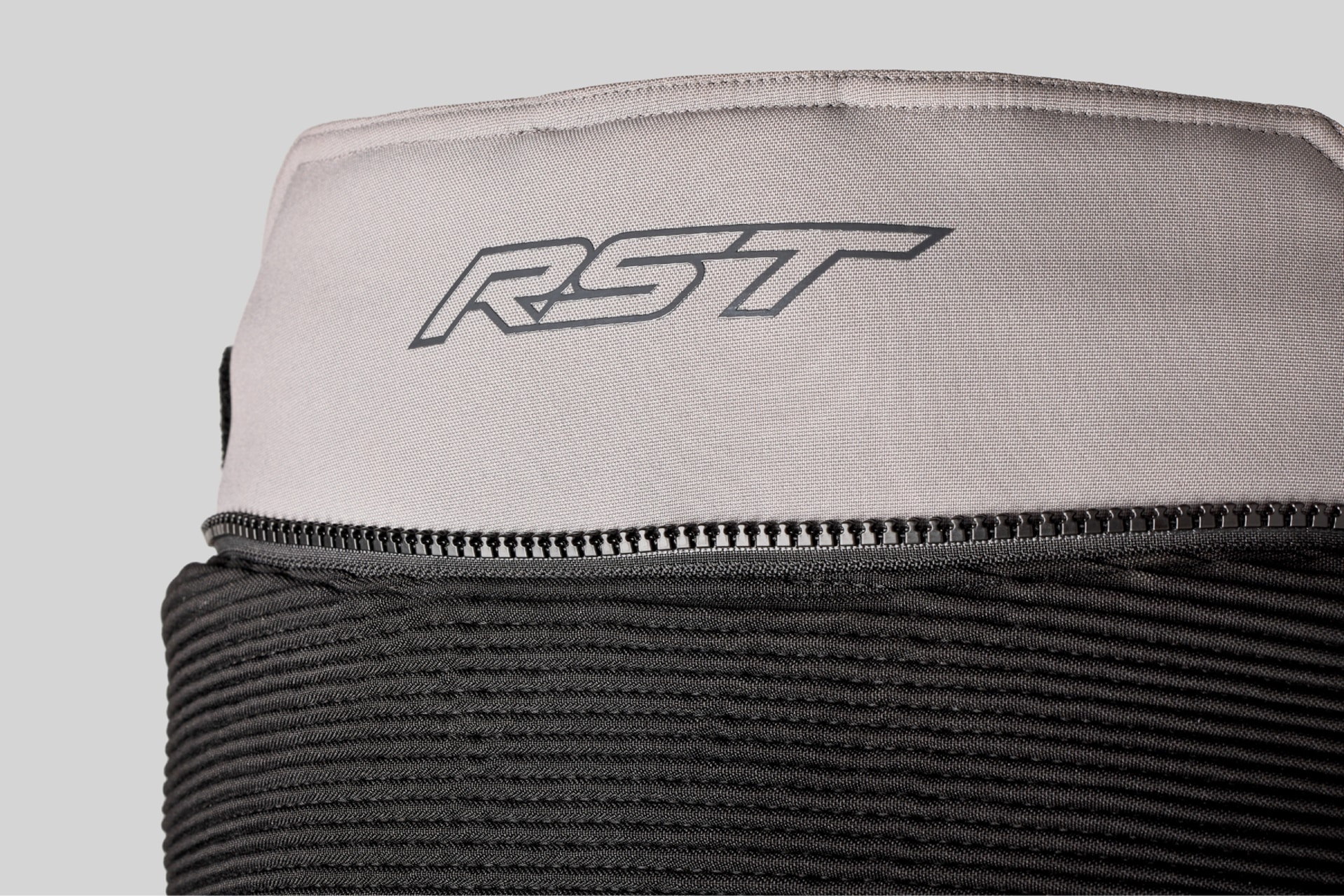 RST Vulcan Jacket & Jean: El conjunto ideal para mantenerte cómodo y protegido kilómetro tras kilómetro