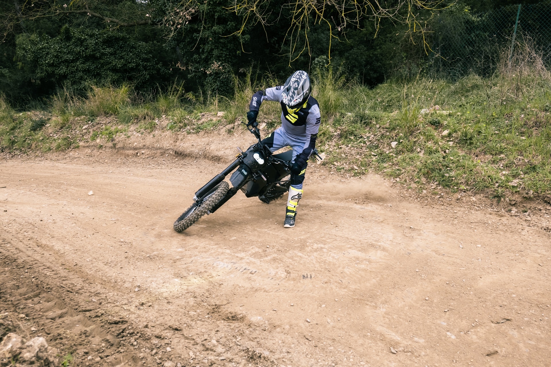 Dimentro, la marca de motos eléctricas, llega a la Península Ibérica de la mano de Wellta Motors