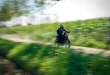 El trío italiano compuesto por Silvio Sabba, Valerio Boni y la Ducati Scrambler establece un nuevo récord Guinness