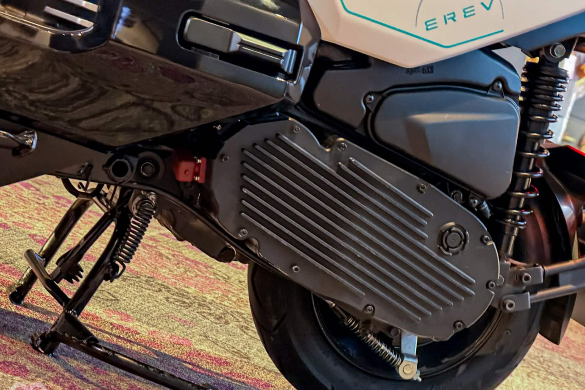 SYM PE3 scooter híbrido enchufable