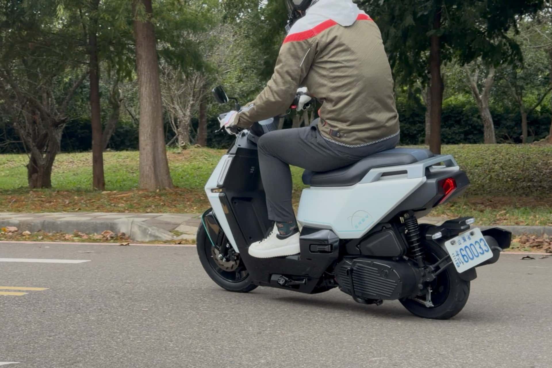 SYM PE3 scooter híbrido enchufable