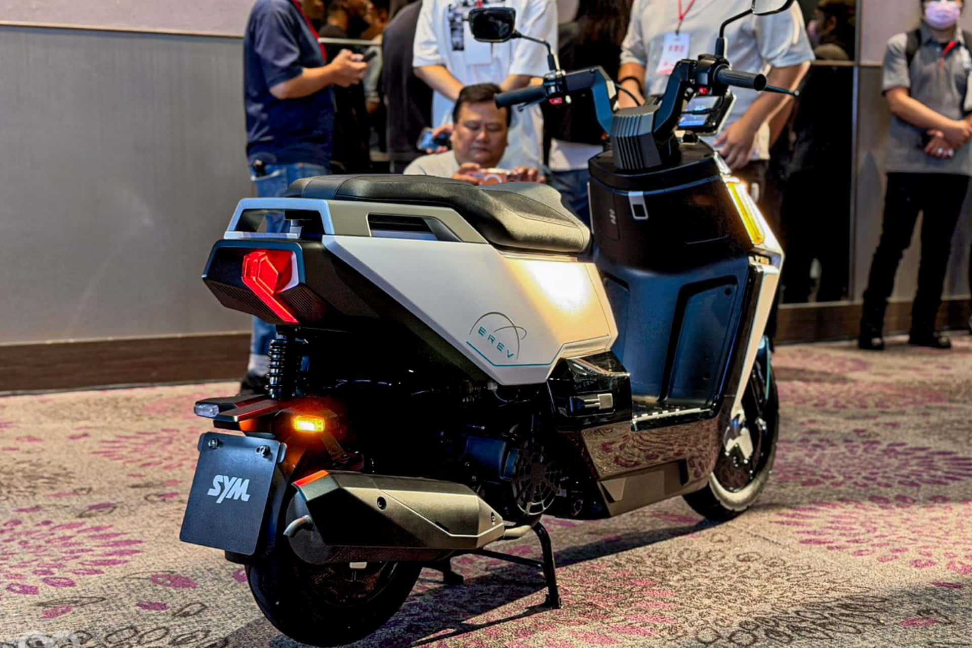 SYM PE3 scooter híbrido enchufable