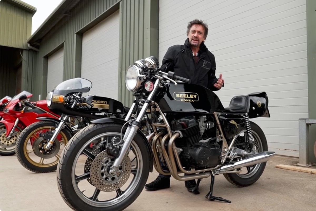 Richard Hammond exhibe la colección de motos con la que todos soñamos