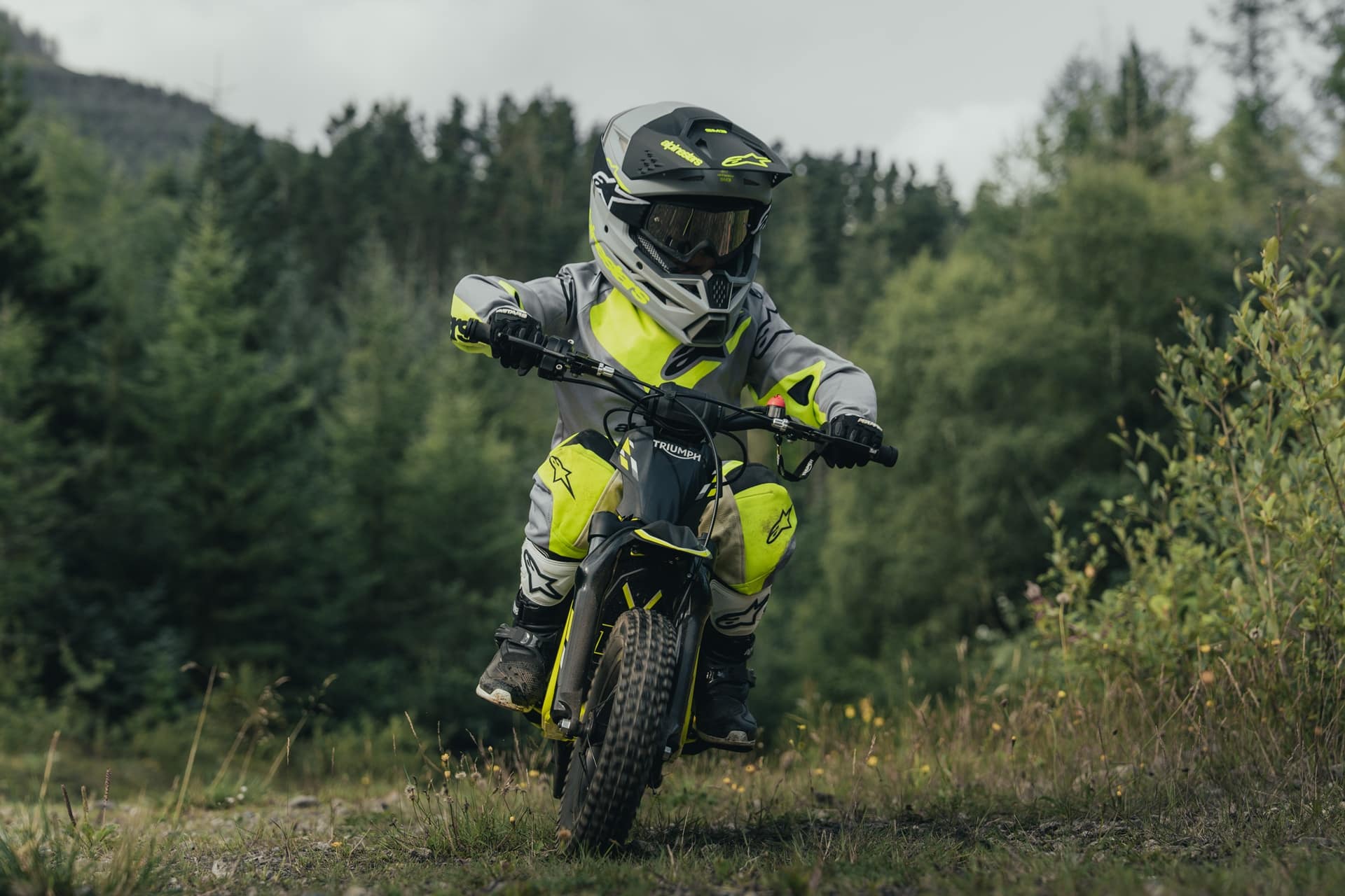 Triumph presenta las TXP: la primera gama de motos eléctricas off-road para jóvenes