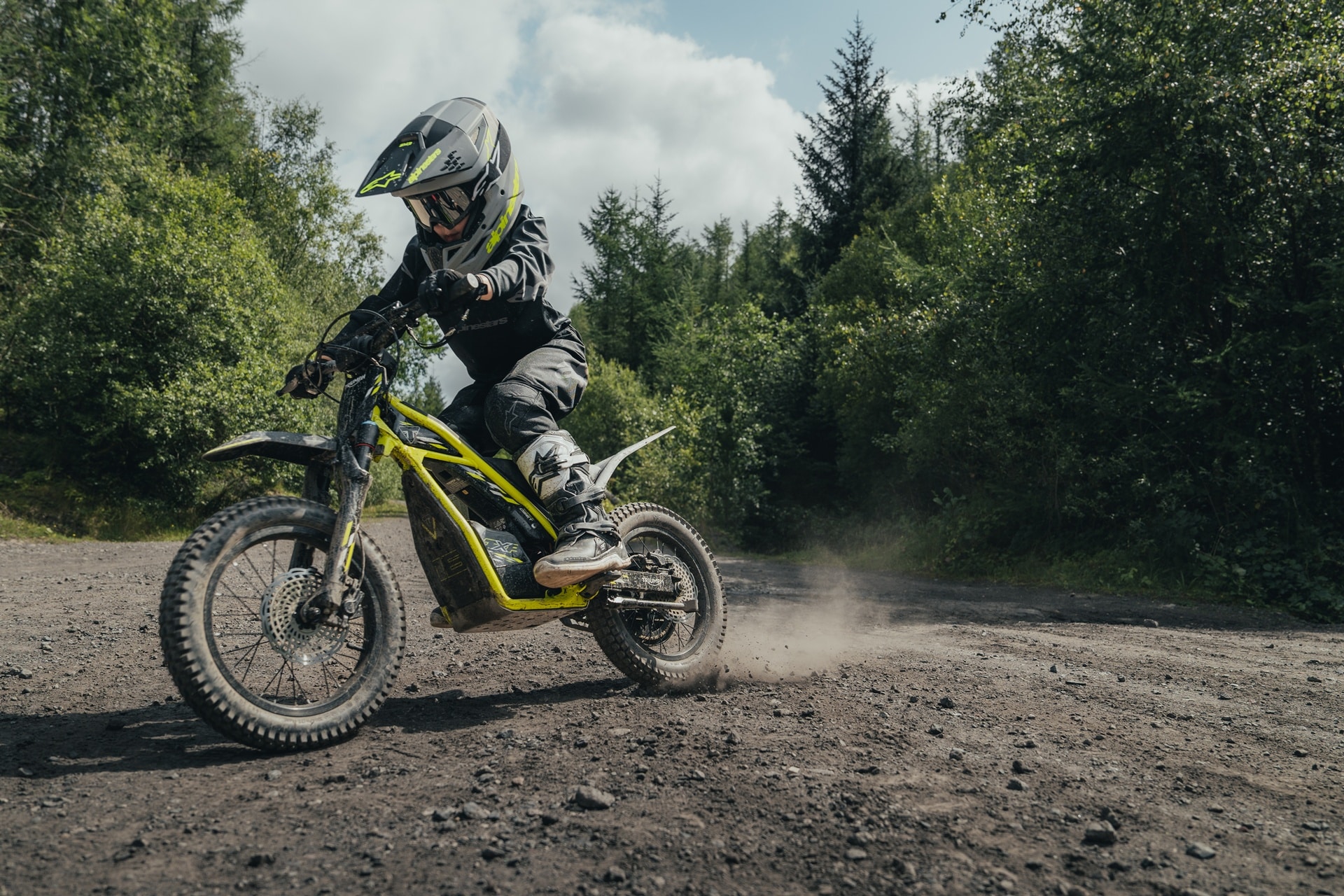 Triumph presenta las TXP: la primera gama de motos eléctricas off-road para jóvenes