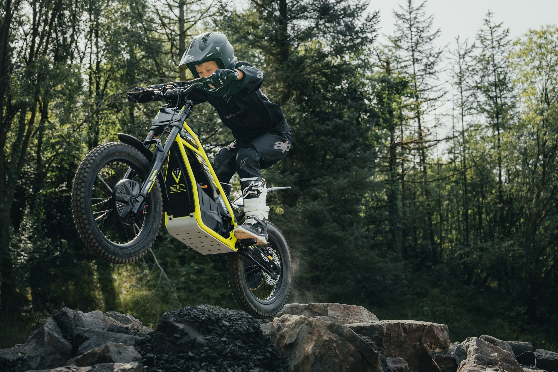 Triumph presenta las TXP: la primera gama de motos eléctricas off-road para jóvenes