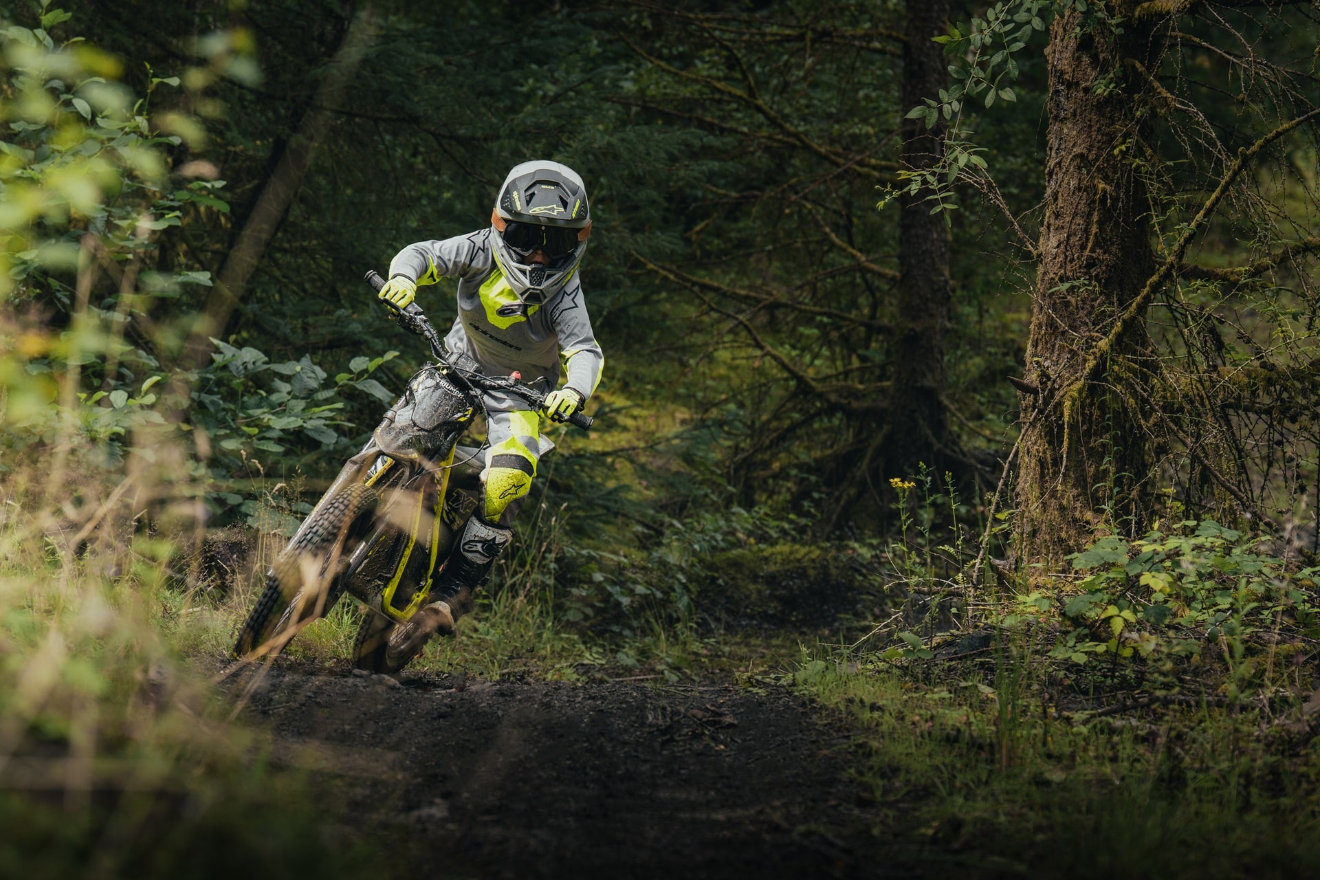 Triumph presenta las TXP: la primera gama de motos eléctricas off-road para jóvenes
