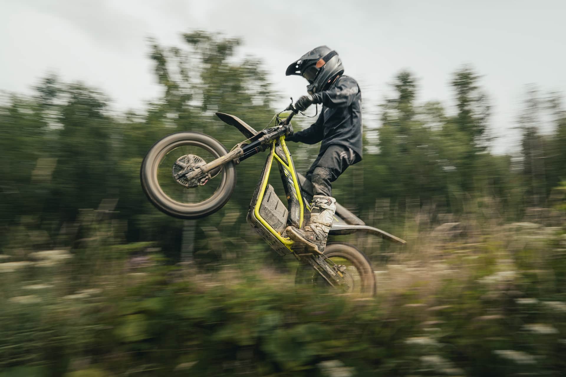 Triumph presenta las TXP: la primera gama de motos eléctricas off-road para jóvenes
