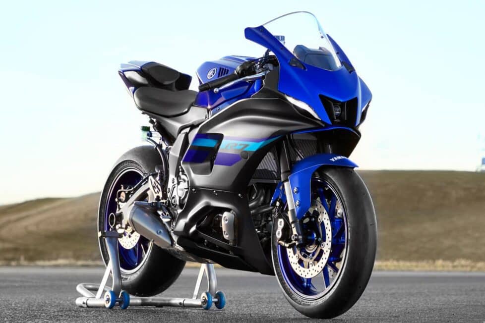 llega-una-nueva-yamaha-r7-para-2026-y-esto-es-lo-que-ya-os-podemos