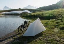Aper Apex1, la tienda de campaña compacta para bikepacking totalmente válida para nuestras aventuras en moto